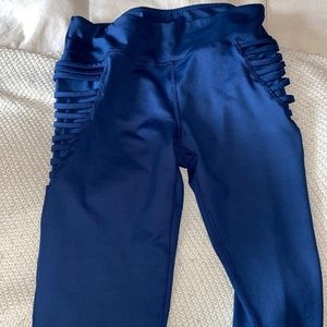 Workout leggings🤍(NEVER WORN)